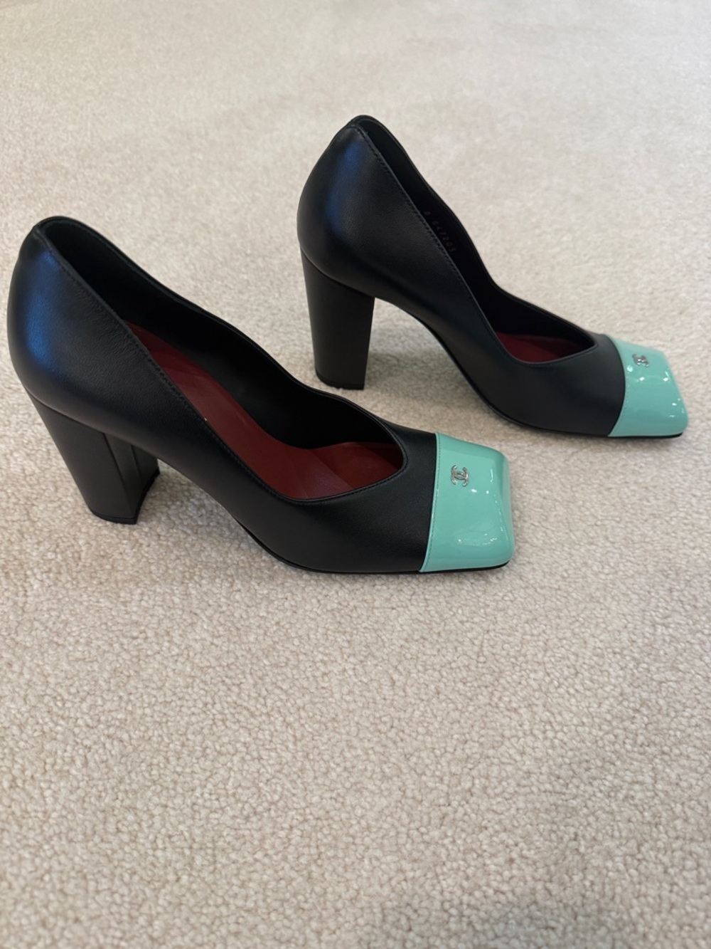 BRAND NEW 26S Chanel Black Lambskin Green Patent Toe Pump Shoes Matthieu Blazy - Picture 2 of 6